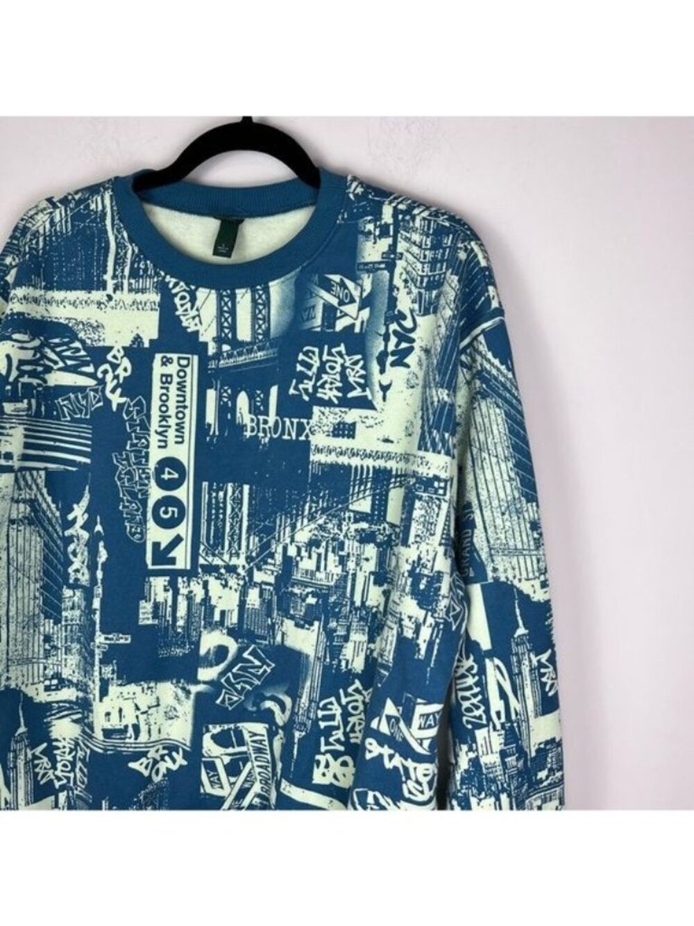 Wild Fable sweatshirt womens size small blue white NYC graffiti print - Picture 2 of 7
